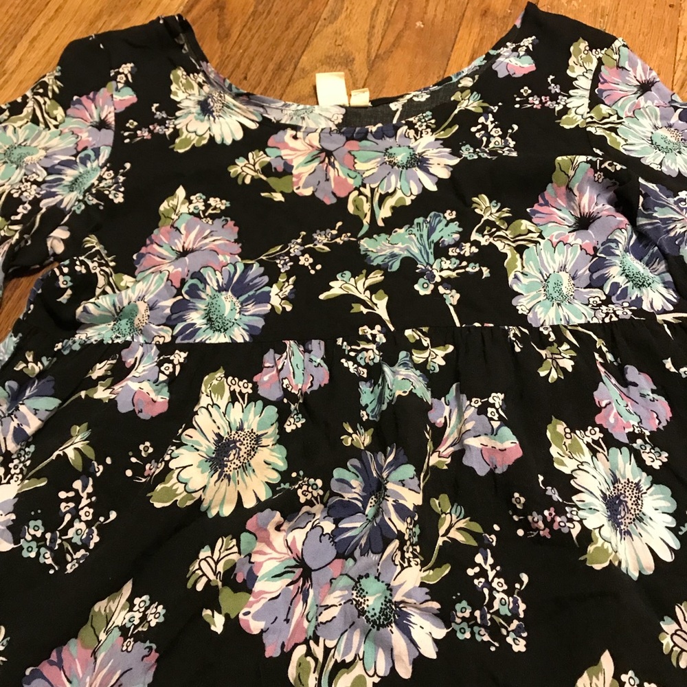 Urban Renewal Floral Sheer Top Size Medium - Picture 2 of 3
